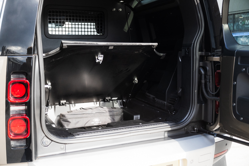 Land Rover Defender 90 3.0 D250 MHEV Hard Top SUV Auto - Image 16
