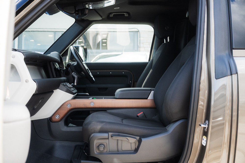 Land Rover Defender 90 3.0 D250 MHEV Hard Top SUV Auto - Image 23