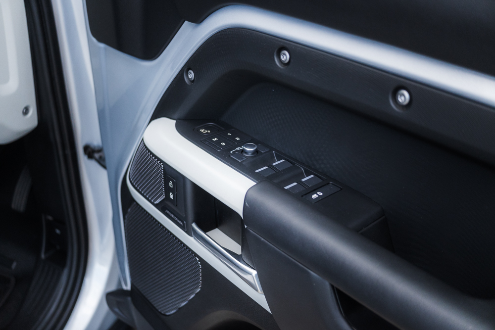 Land Rover Defender 110 3.0 D300 MHEV X-Dynamic HSE - Image 17