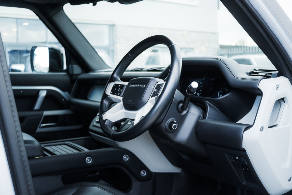 Land Rover Defender 110 3.0 D300 MHEV X-Dynamic HSE - Image 23