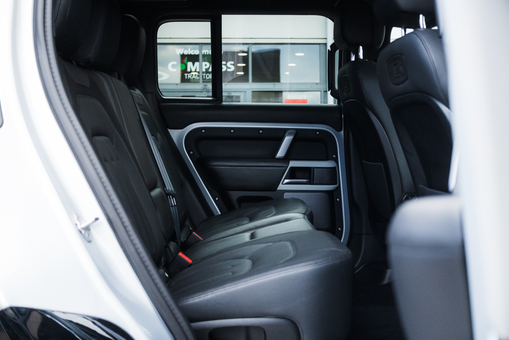 Land Rover Defender 110 3.0 D300 MHEV X-Dynamic HSE - Image 31