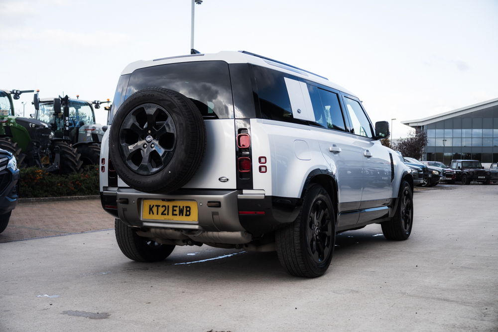 Land Rover Defender 110 3.0 D300 MHEV X-Dynamic HSE - Image 8