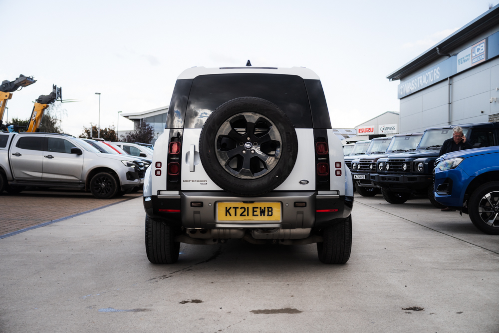 Land Rover Defender 110 3.0 D300 MHEV X-Dynamic HSE - Image 9