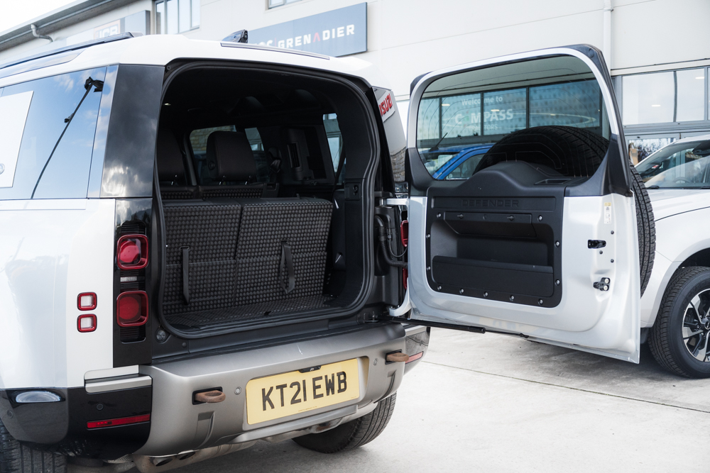 Land Rover Defender 110 3.0 D300 MHEV X-Dynamic HSE - Image 11