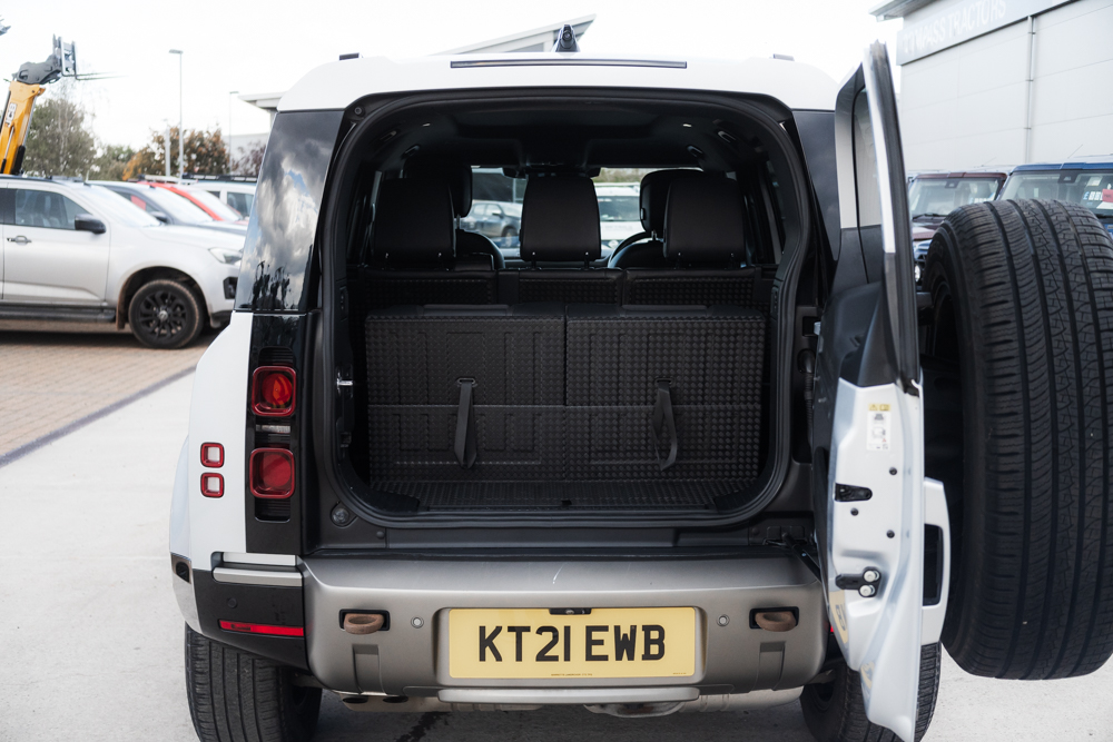Land Rover Defender 110 3.0 D300 MHEV X-Dynamic HSE - Image 12