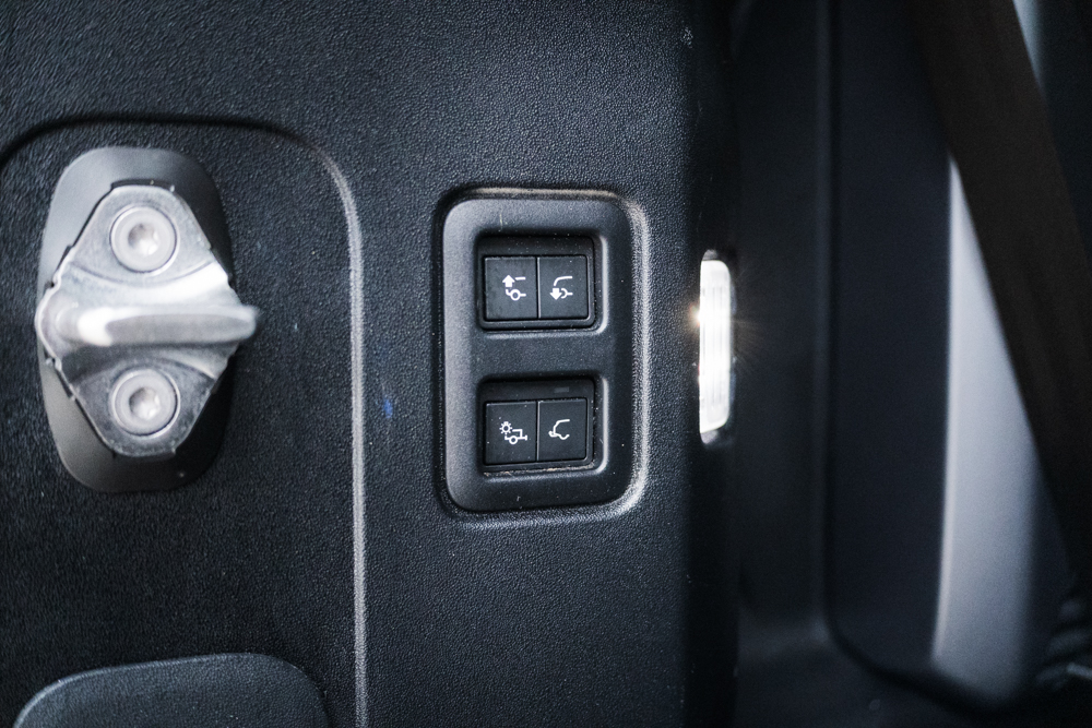 Land Rover Defender 110 3.0 D300 MHEV X-Dynamic HSE - Image 37