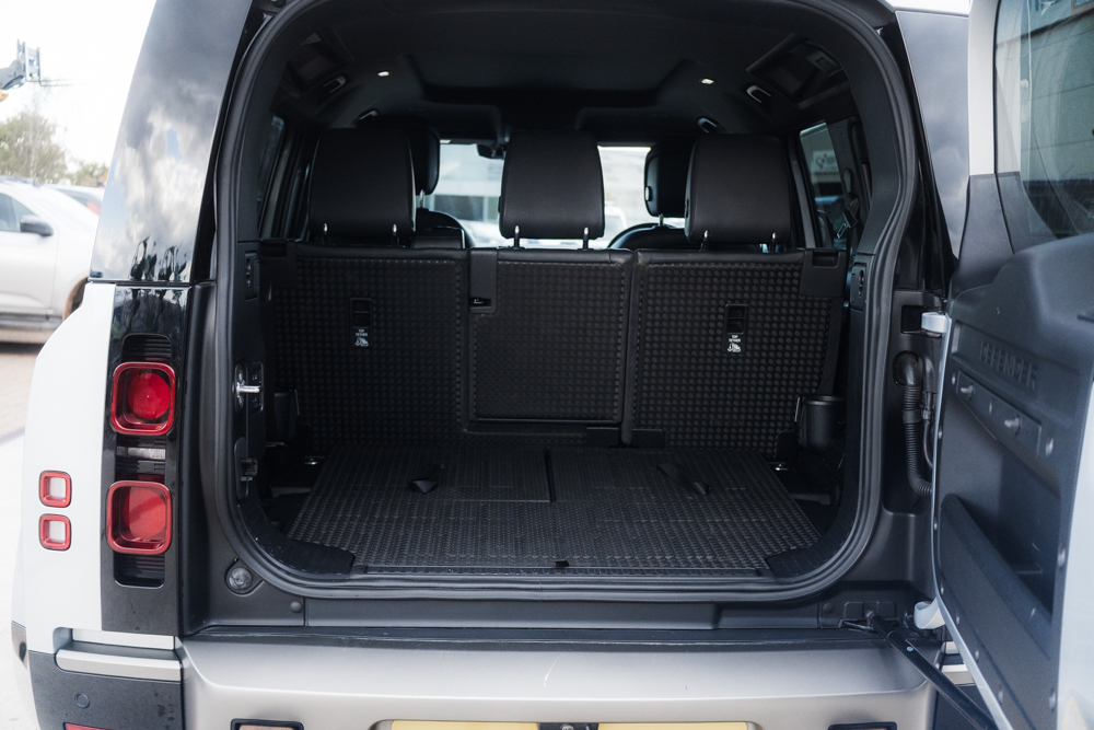 Land Rover Defender 110 3.0 D300 MHEV X-Dynamic HSE - Image 38