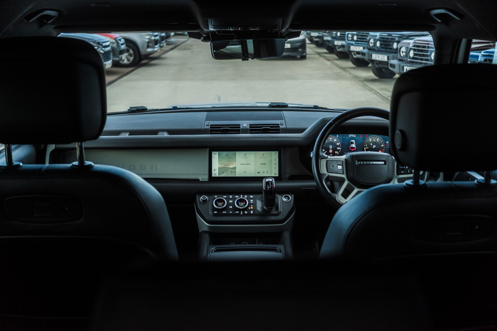 Land Rover Defender 110 3.0 D300 MHEV X-Dynamic HSE - Image 39