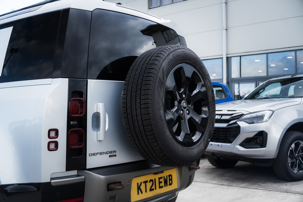 Land Rover Defender 110 3.0 D300 MHEV X-Dynamic HSE - Image 15
