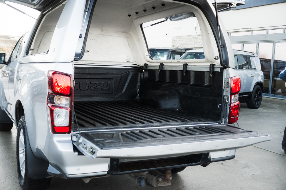 Isuzu D-Max DL20 Extended Cab Manual - Image 17